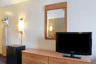 Econo Lodge Darien Lakes - Corfu - 8