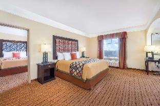 Super 8 by Wyndham Hidalgo at La Plaza Mall & Mcallen Airport - Hidalgo - 4