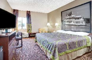 Super 8 by Wyndham Hernando - 3