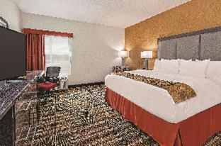 La Quinta by Wyndham San Antonio by Frost Bank Center - 8