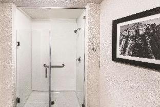 La Quinta by Wyndham San Antonio by Frost Bank Center - 6
