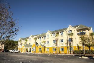 Microtel Inn & Suites by Wyndham Panama City - 9