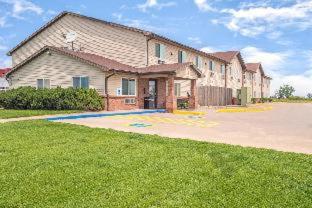 Super 8 by Wyndham Nebraska City - 4