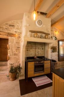 Gîte 2 La grange des hirondelles 3 lits doubles 6 adultes situé entre Bourgogne MORVAN et Vignoble Maison entière labellisée à Gîte de France sous 71 G 2005 labellisé 3 épis - Loft grand volume dans corps de ferme rénovée ANTULLY chez MAYMARD Yannick - 1