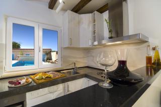 Villa Vision in Sestanovac with Private Pool & Jacuzzi - Kreševo - 4