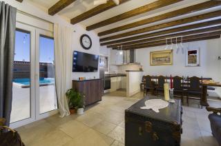 Villa Vision with Heated Pool & Jacuzzi in Sestanovac - Kreševo - 2