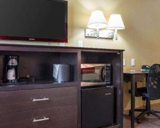 Econo Lodge - Jamestown - 8