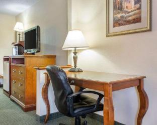 Econo Lodge Inn & Suites - Griffin - 9