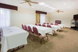 Baymont by Wyndham Rockford - Rockford - 1