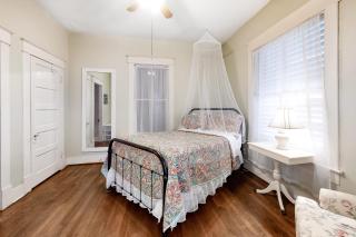 Castaway Cottage - Galveston - 1