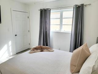 Stylish & Newly-Renovated Suites near Las Olas - 5