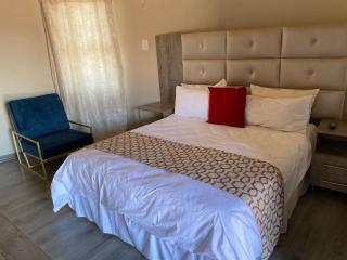 Empire Guesthouse - Leribe - 7