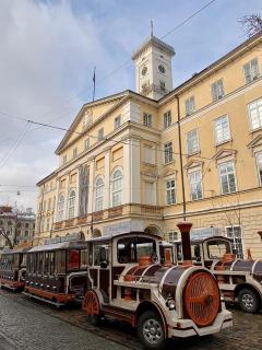 Apartments on Rynok Square - Lviv - 3