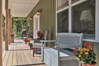 Fire Pit and Creek Access Poconos Cottage - Brodheadsville - 9