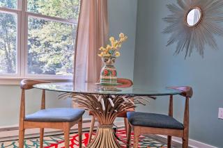 16 Mi to Ski Slopes! Creekside Poconos Cottage - 3