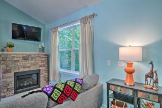 Fire Pit and Creek Access Poconos Cottage - Brodheadsville - 4
