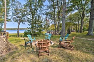 Lake Livin Cozy Cabin with Dock, Bar, 2 Kayaks - Canada Creek Ranch - 0