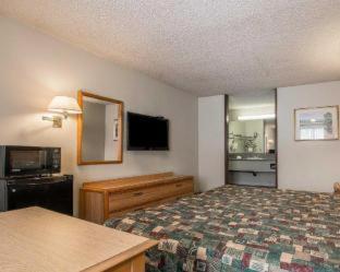 Palm Inn Hotel near Tyler Mall Riverside - 4