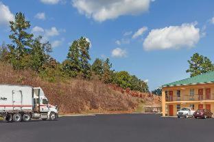 Days Inn by Wyndham Lenoir City - Lenoir City - 5