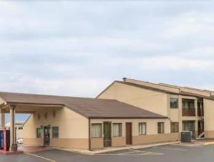 Days Inn by Wyndham Hannibal - Hannibal - 1
