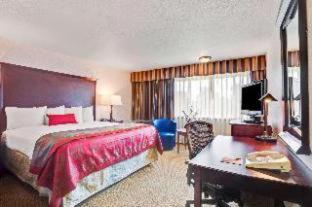 Ramada by Wyndham Tukwila Southcenter - Tukwila - 1