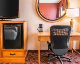 Comfort Inn & Suites and Conference Center - Mount Pleasant - 6