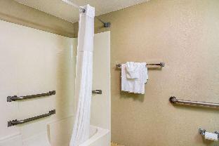 Quality Suites Atlanta Airport East - 9