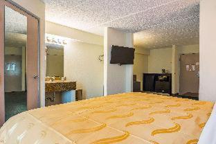 Quality Suites Atlanta Airport East - 4