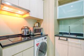 Cozy Stay @ Strategic Place 2BR Menteng Park Apartment By Travelio - 6