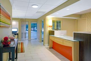 Suburban Studios Charlotte - Executive Park - Charlotte - 3