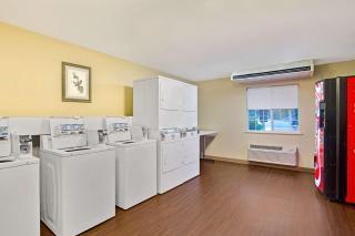 Suburban Studios Charlotte - Executive Park - Charlotte - 6