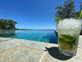 The Infinity 180 Luxury Suites - Milia - 9