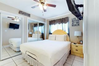 Long Island Village Unit 831 - 5