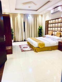 Olive Suites - Hail - 5