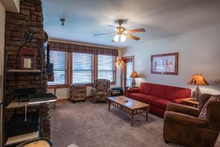 3 Br- Sleeps 8 with Jetted Tub - No CF - 7