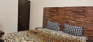 Hotel Elegant Near Karachi Expo Center and Agha Khan - Karachi - 1