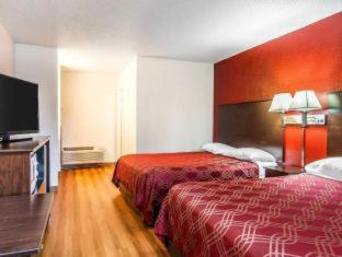 Bend Inn & Suites - 2