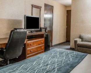 Quality Inn & Suites Coldwater near I-69 - Coldwater - 1