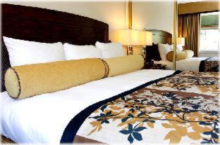The Suites at Fisherman's Wharf - 8