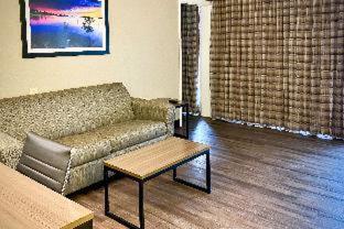 Quality Inn & Suites Airport - El Paso - 3