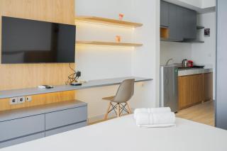 Modern Industrial Studio Apartment at Casa de Parco By Travelio - 7