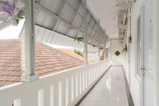 RedDoorz Syariah near Exit Toll Jatiwarna 2 - 8