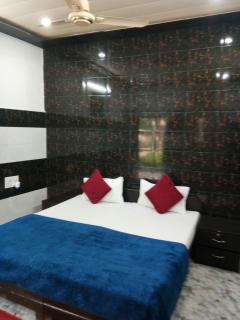 Radha Krishna Dham - Vrindāvan - 5