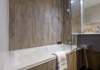 Axis Hotel - 1