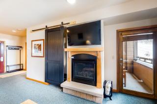 Zephyr Mountain Ski-In Ski-Out Condo - 6