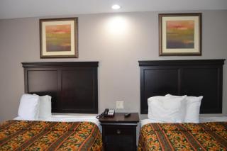 Deluxe Inn Irving - 3