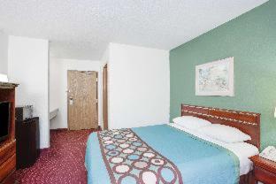 Super 8 by Wyndham Kennett - Kennett - 8