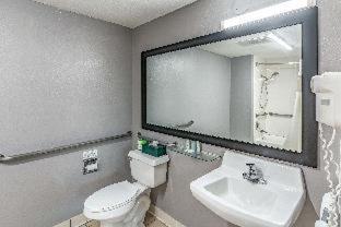 Quality Inn I-10 East near Frost Bank Center - 7