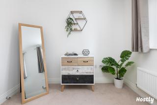 Albatross House - Comfy Home with Parking - 4