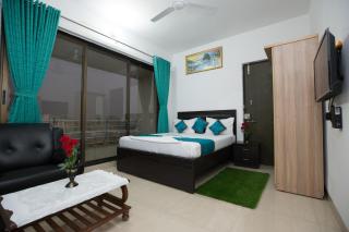 Aristo Serviced Apartment near Kokilaben Dhirubai Ambani Hospital for Family Only - Mumbai - 4